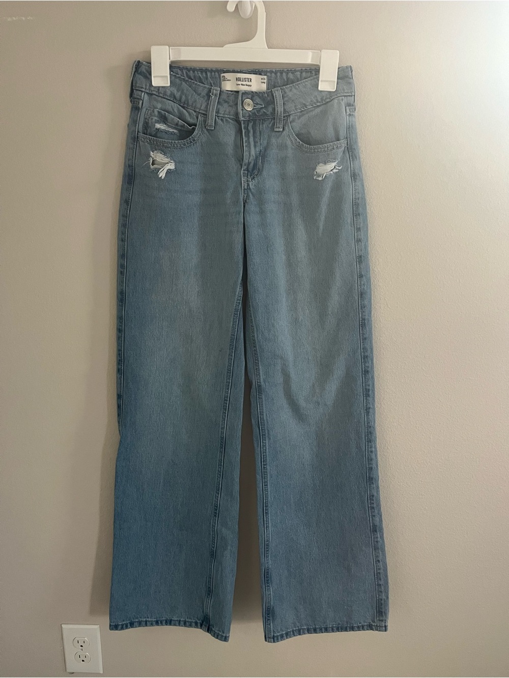 Hollister Low-Rise Baggy Jeans with Subtle Distressing size 00L/24L